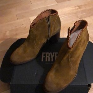 Frye Nora Whipstitch Suede Bootie. New. Size 10